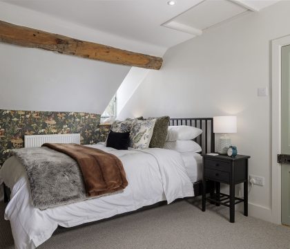 Pilgrim Cottage Bedroom 2 - StayCotswold
