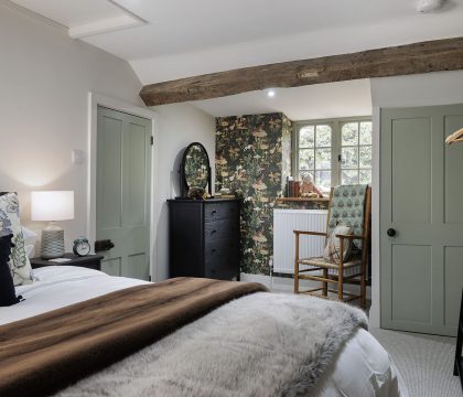Pilgrim Cottage Bedroom 2 - StayCotswold
