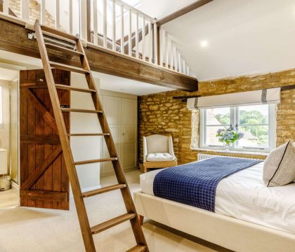 Shaven Cottage Double Bedroom - StayCotswold