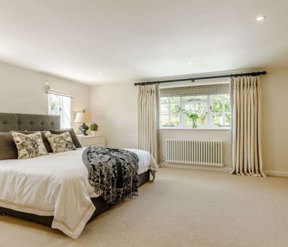Shaven Cottage Double Bedroom - StayCotswold