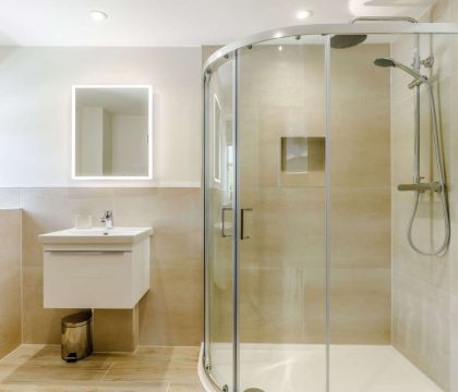 Shaven Cottage Bathroom - StayCotswold