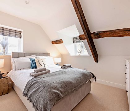 Vine Cottage Bedroom 2 - StayCotswold