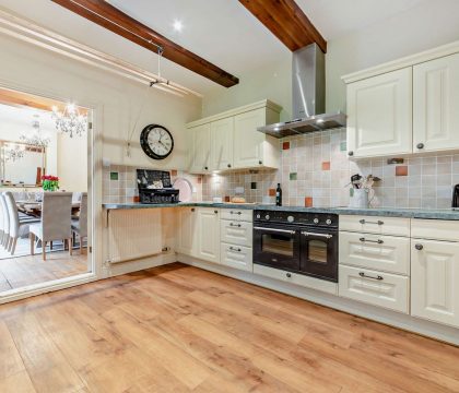 Manor House Kitchen - StayCotswold