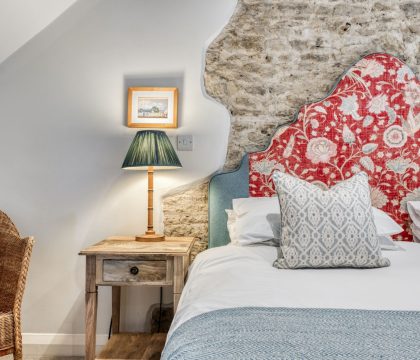 Prince Barn Master Bedroom - StayCotswold