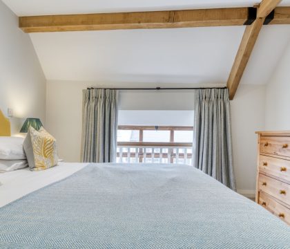 Punch Barn Master Bedroom - StayCotswold