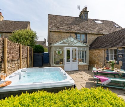2 Bottom End Garden - StayCotswold
