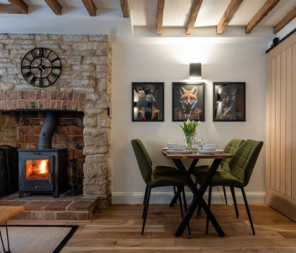 The Snug Dining  Area - StayCotswold