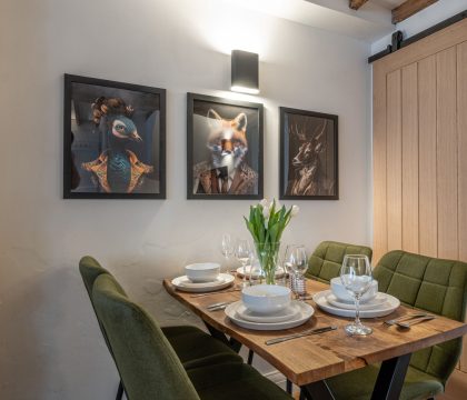The Snug Dining  Area - StayCotswold
