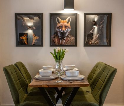 The Snug Dining  Area - StayCotswold