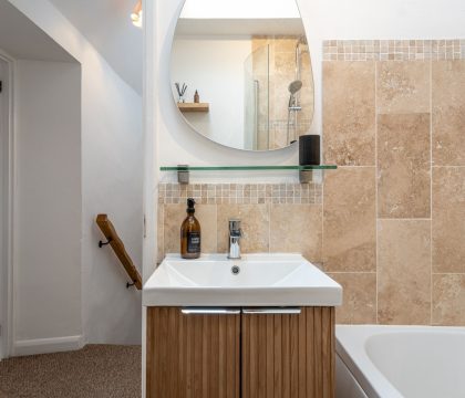 The Snug Family Bathroom - StayCotswold