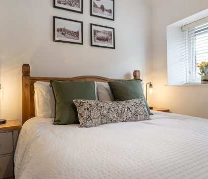 The Snug Master Bedroom - StayCotswold
