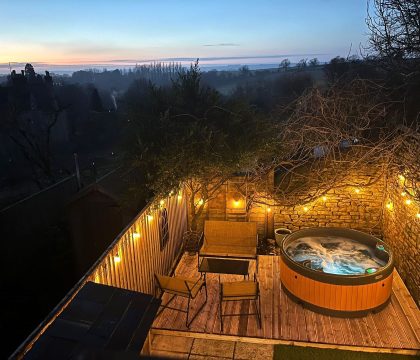 The Snug Garden - StayCotswold