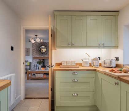 Holly Tree Cottage Kitchen - StayCotswold