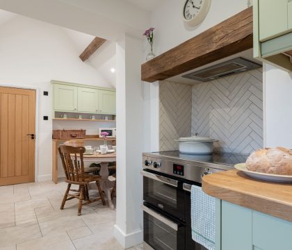 Holly Tree Cottage Kitchen - StayCotswold