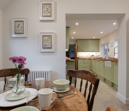 Holly Tree Cottage Kitchen - StayCotswold