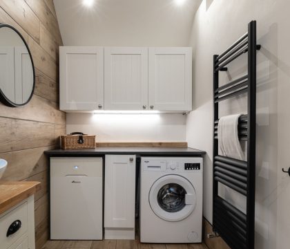 Holly Tree Cottage Utility/Bathroom- StayCotswold