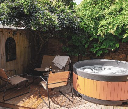 The Snug Garden - StayCotswold