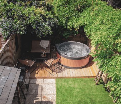 The Snug Garden - StayCotswold