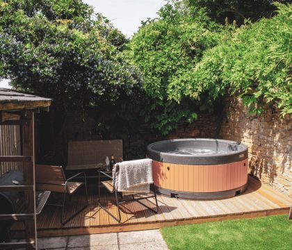 The Snug Garden - StayCotswold