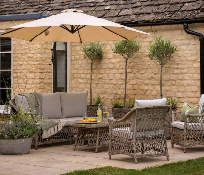Apple Tree Cottage, Daglingworth garden - Stay Cotswold
