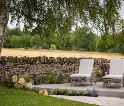 Apple Tree Cottage, Daglingworth garden - Stay Cotswold