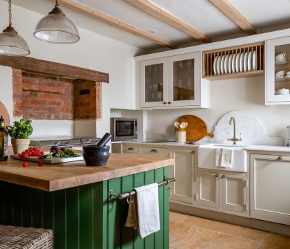 Apple Tree Cottage, Daglingworth kitchen - Stay Cotswold