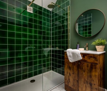 Apple Tree Cottage, Daglingworth bedroom 4 ensuite  - Stay Cotswold