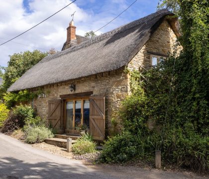 The Barn By The Ford - StayCotswold