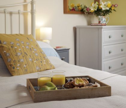 April Cottage Master Bedroom - StayCotswold