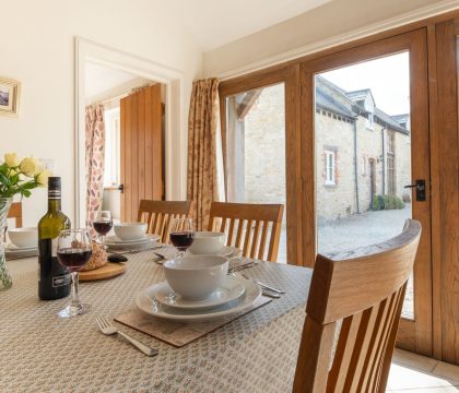 Blossom Barn Dining Room - StayCotswold 