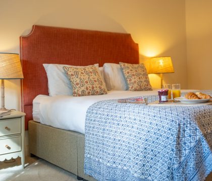 Blossom Barn Master Bedroom - StayCotswold 
