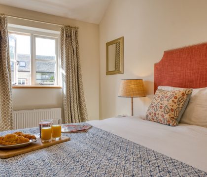 Blossom Barn Master Bedroom - StayCotswold 