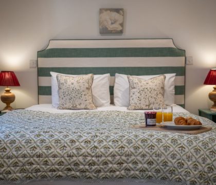 Flower Barn Master Bedroom - StayCotswold