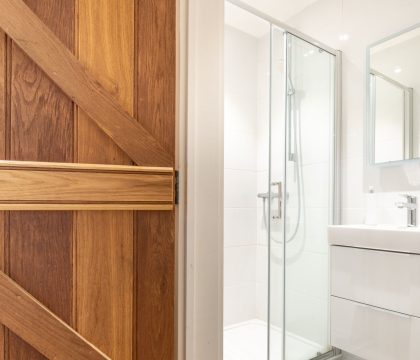 Flower Barn Ensuite - StayCotswold