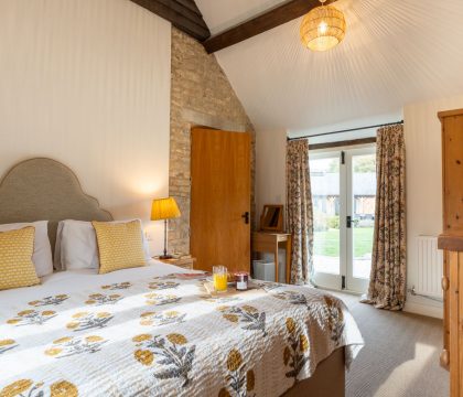 The Barn Bedroom 3 - StayCotswold