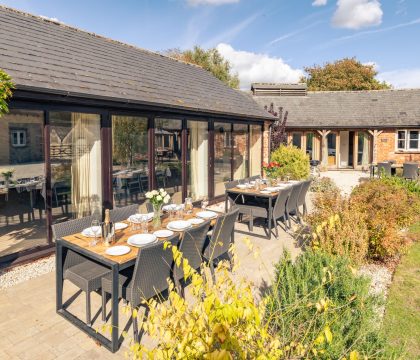 The Barn Communal Garden - StayCotswold