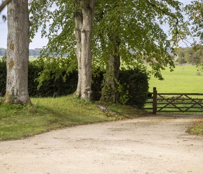 The Old Vicarage Driveway - StayCotswold