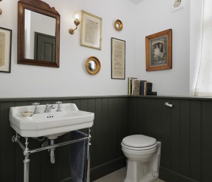The Old Vicarage Cloakroom - StayCotswold