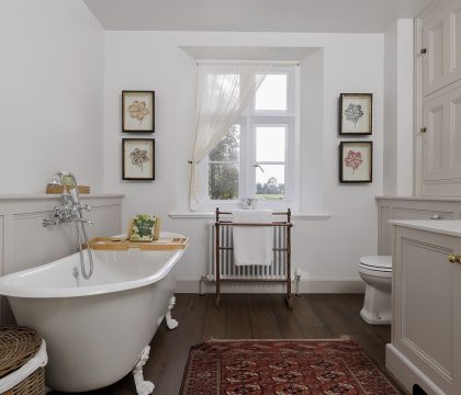 The Old Vicarage Bathroom 1 - StayCotswold