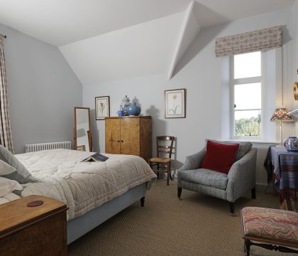 The Old Vicarage Bedroom 2 - StayCotswold