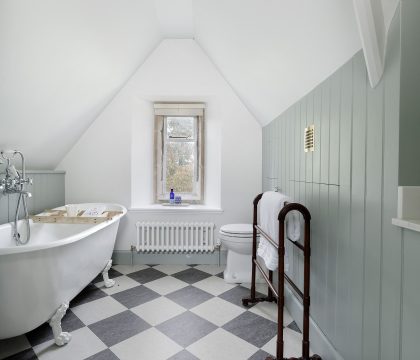 The Old Vicarage Bathroom 4 - StayCotswold
