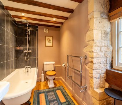 The Mill Family Bathroom - StayCotswold