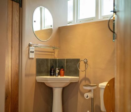 The Mill Bedroom 2 Ensuite - StayCotswold