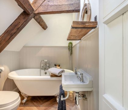 Abbots Cottage Family Bathroom - StayCotswold