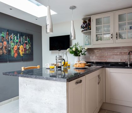 Fuschia Cottage Kitchen - StayCotswold