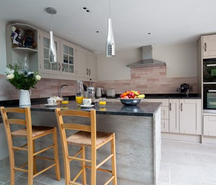 Fuschia Cottage Kitchen - StayCotswold