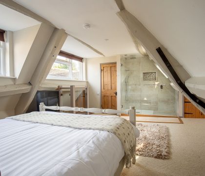 Fuschia Cottage Master Bedroom - StayCotswold