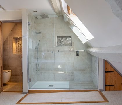 Fuschia Cottage Master Bedroom Ensuite - StayCotswold