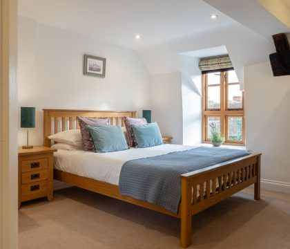 The Old Post Office Bedroom 2 - StayCotswold