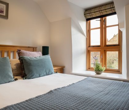 The Old Post Office Bedroom 2 - StayCotswold